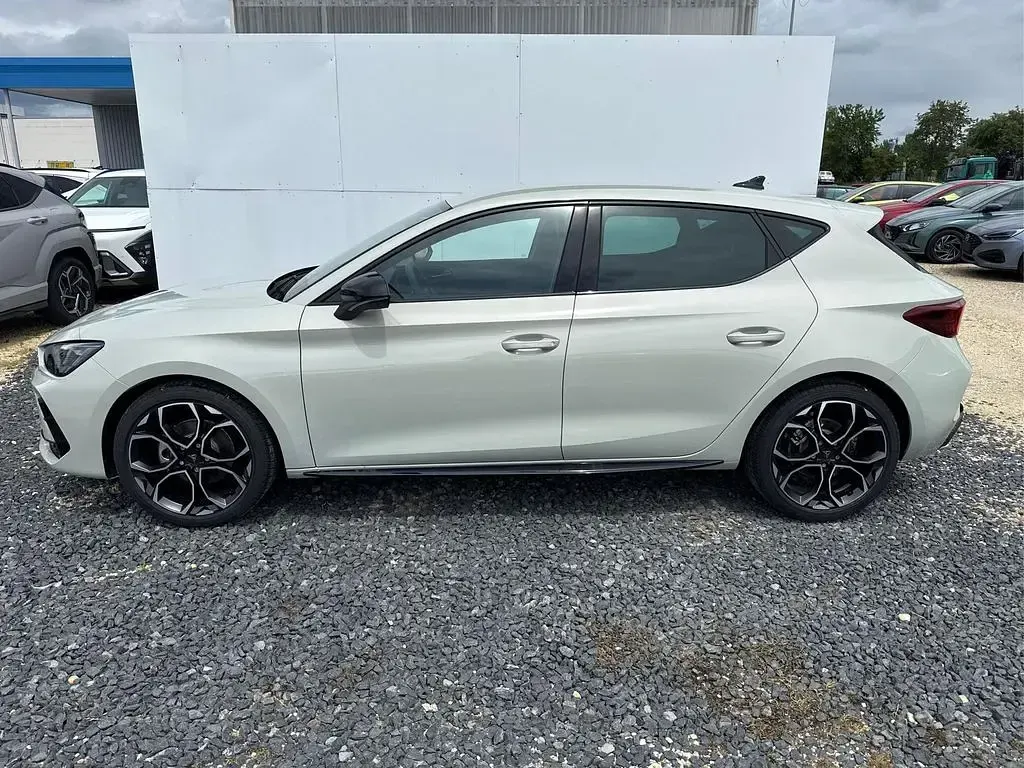 Neu Cupra Leon 150 PS (110 kW) 2026 Taiga grau Limousine