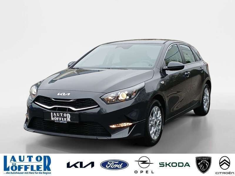 Grau Gebraucht 2024 Kia Ceed Vision Limousine | 22.207 € (Superpreis) - Bild 1/4