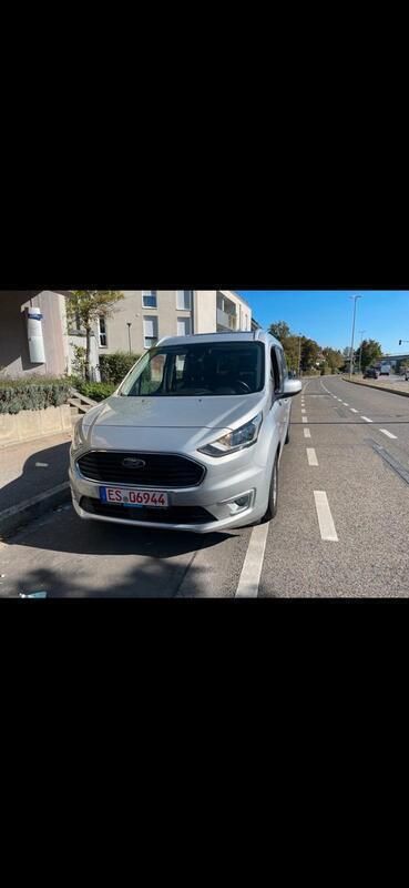 Grau Gebraucht 2018 Ford Tourneo Van / Kleinbus | 15.999 € (Fairer Preis) - Bild 1/4