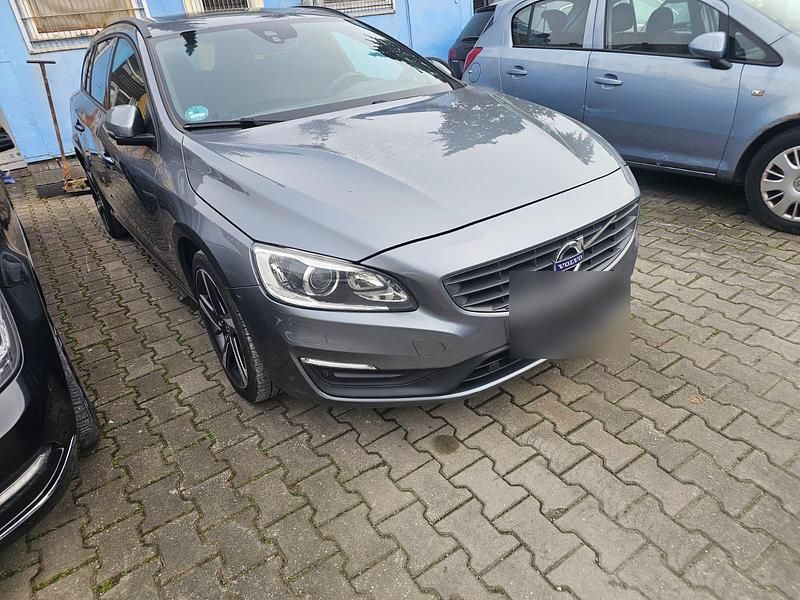 Gebraucht Volvo V60 181 PS (133 kW) 2016 Andere farben Kombi