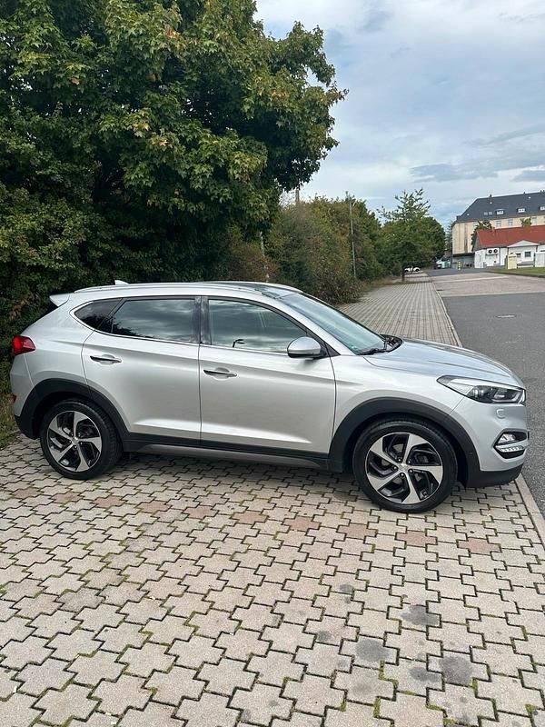 Gebraucht Hyundai Tucson Premium 185 PS (136 kW) 2016 Silber SUV