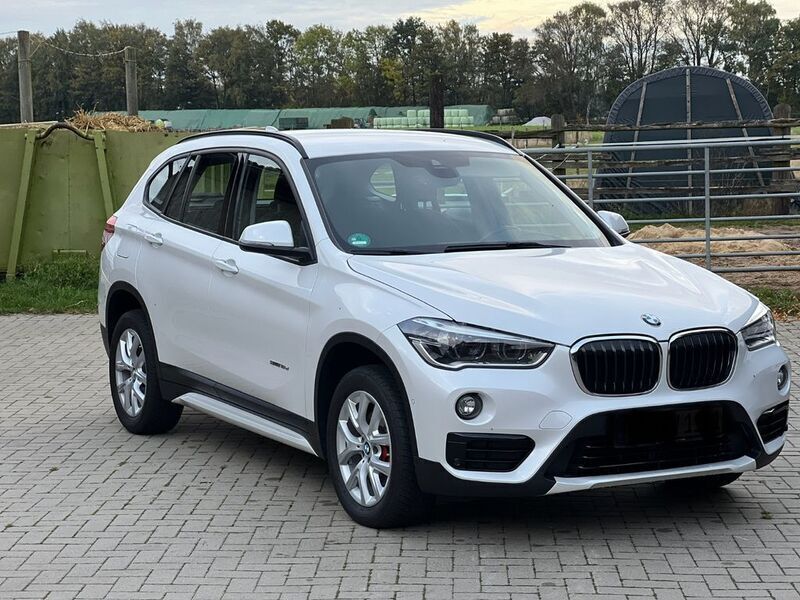 Weiß Gebraucht 2017 BMW X1 SUV | 18.500 € (Superpreis) - Bild 1/4