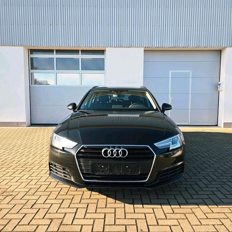 Gebraucht Audi A4 150 PS (110 kW) 2019 Schwarz Kombi