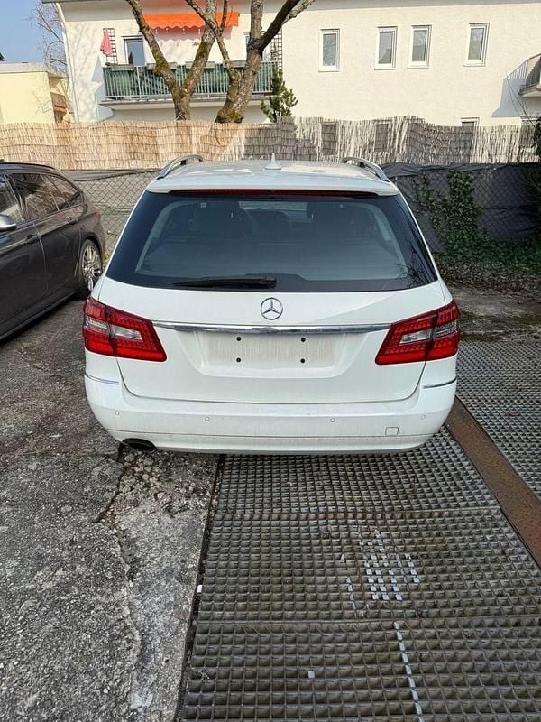 Gebraucht Mercedes E200 184 PS (135 kW) 2011 Weiß Kombi