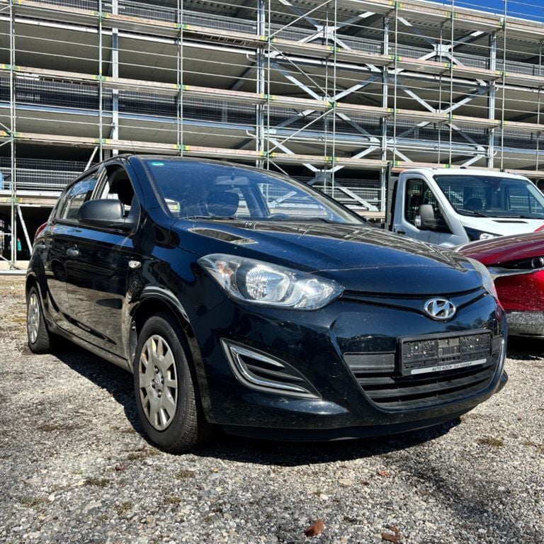 Gebraucht Hyundai i20 Edition 86 PS (63 kW) 2013 Schwarz Limousine