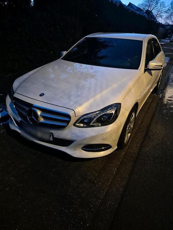 Weiß Gebraucht 2013 Mercedes E400 Limousine | 17.999 € - Bild 1/4