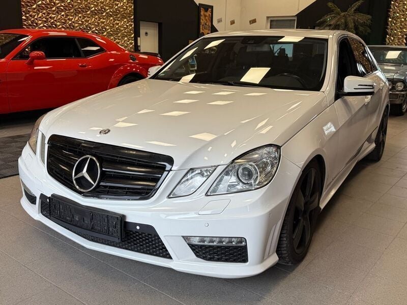 Weiß Gebraucht 2013 Mercedes E220 AMG Limousine | 14.200 € (Fairer Preis) - Bild 1/4