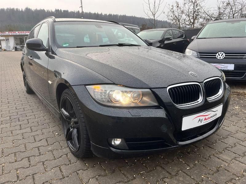 Schwarz Gebraucht 2011 BMW 320 Sport Line Kombi | 4.699 € (Guter Preis) - Bild 1/4