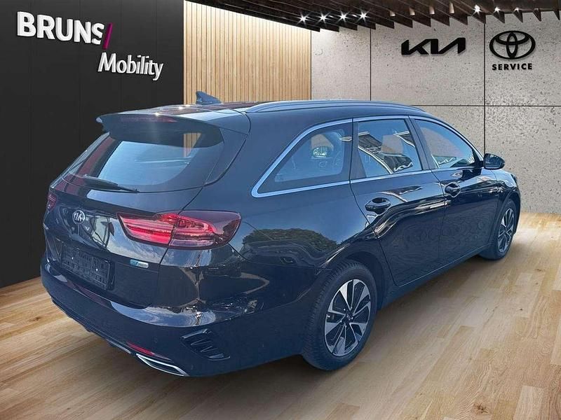 Gebraucht Kia Ceed Sportswagon Spirit 141 PS (103 kW) 2021 (1k) zilinaschwarz met. Kombi