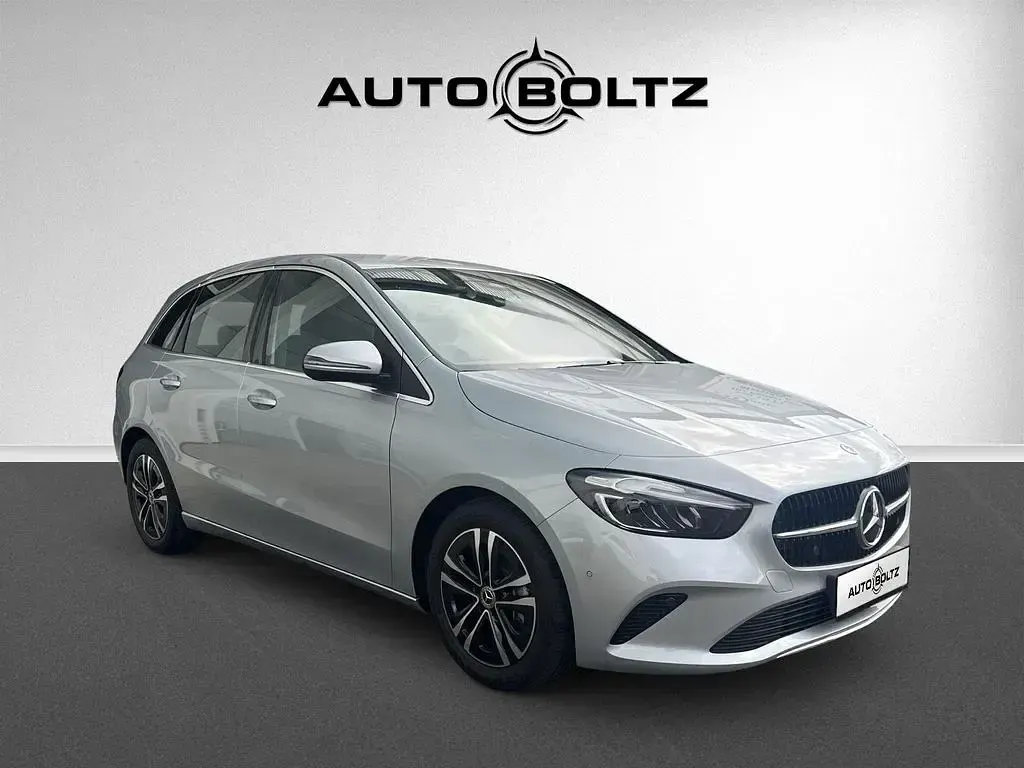 Gebraucht Mercedes B200 163 PS (119 kW) 2024 Hightechsilber Van / Kleinbus