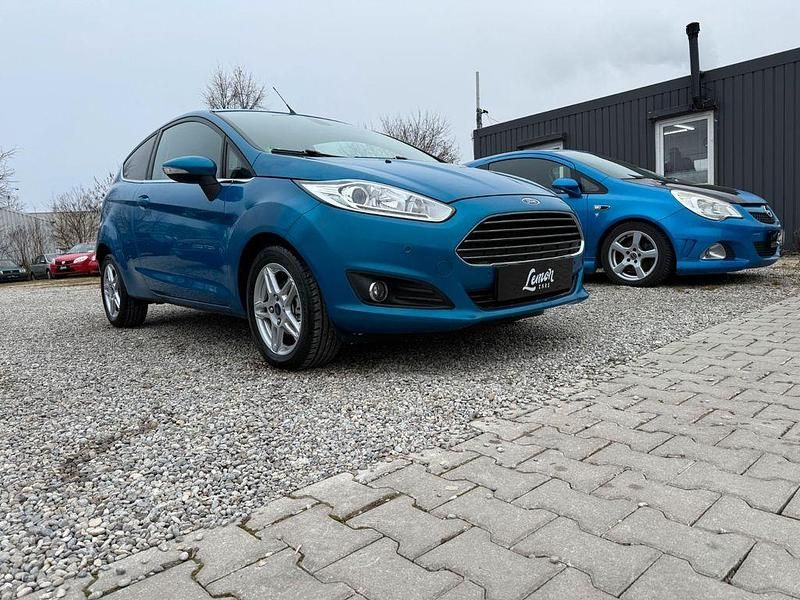 Gebraucht Ford Fiesta Individual 95 PS (69 kW) 2012 Blau Kleinwagen