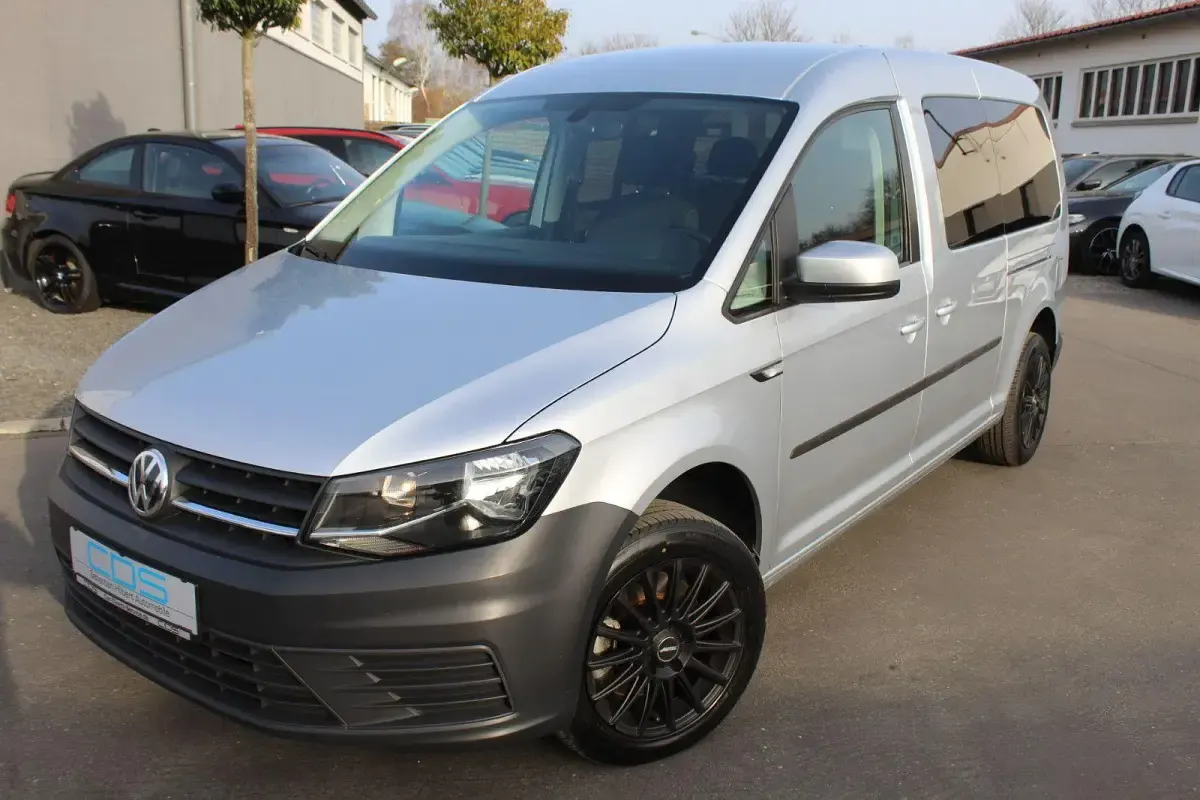 Używany VW Caddy Maxi Trendline 150 KM (110 kW) 2017 Srebrny Minivan