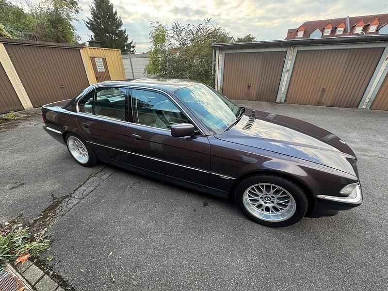 Gebraucht BMW 750 326 PS (239 kW) 1995 Violet Limousine