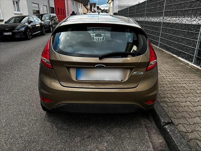 Gebraucht Ford Fiesta 2012 Braun Kleinwagen