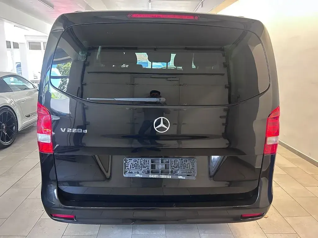 Gebraucht Mercedes V220 163 PS (119 kW) 2021 Schwarz Van / Kleinbus