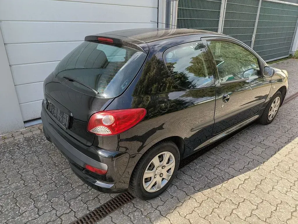 Gebraucht Peugeot 206+ 75 PS (55 kW) 2010 Schwarz Kleinwagen