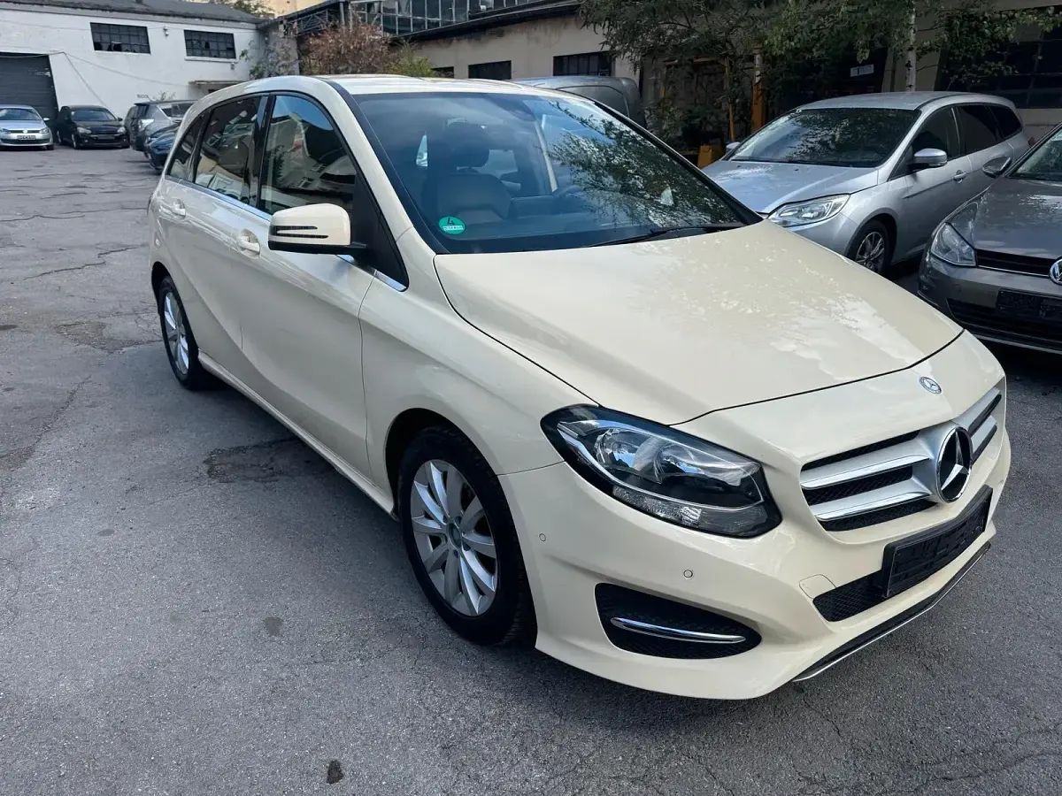 Gebraucht Mercedes B180 109 PS (80 kW) 2016 Gelb Kleinwagen