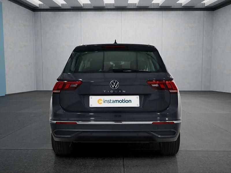 Gebraucht VW Tiguan 131 PS (96 kW) 2022 Grau SUV