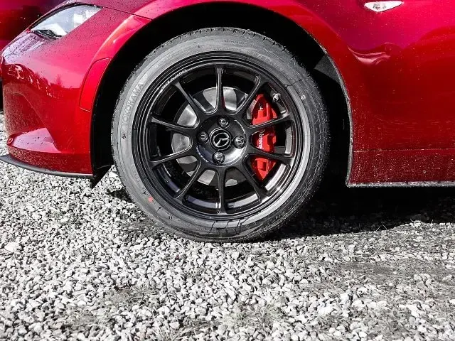 Neu Mazda MX5 Homura-Line 132 PS (97 kW) 2025 Rot Cabrio
