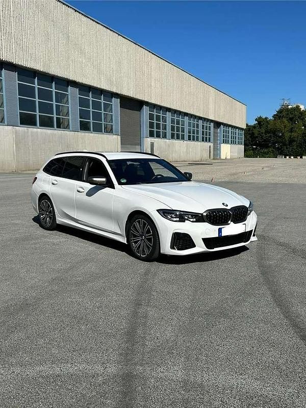 Weiß Gebraucht 2022 BMW M340 M Sport Limousine | 39.995 € - Bild 1/4
