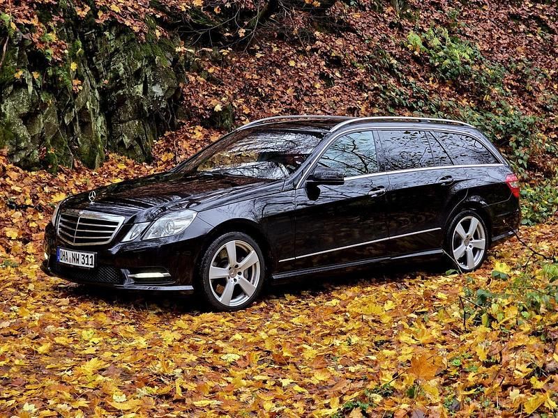 Schwarz Gebraucht 2012 Mercedes E350 Avantgarde Kombi | 9.000 € (Fairer Preis) - Bild 1/4