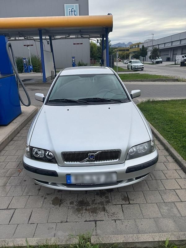 Silber Gebraucht 2000 Volvo S40 Limousine | 4.900 € - Bild 1/4