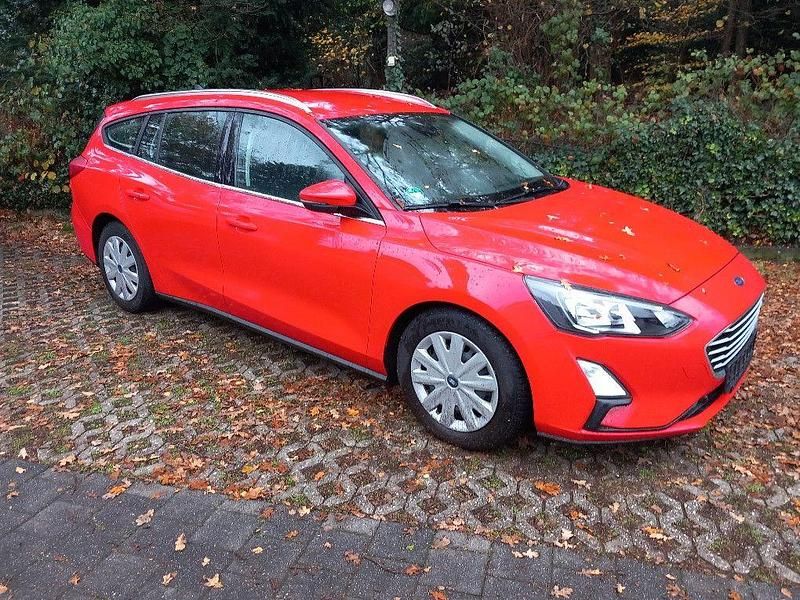 Rot Gebraucht 2021 Ford Focus Cool & Connect Limousine | 8.950 € (Superpreis) - Bild 1/4