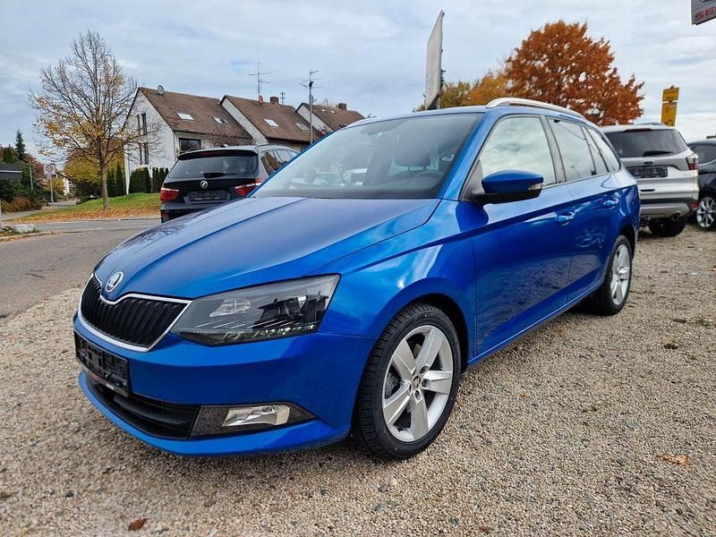 Blau Gebraucht 2017 Skoda Fabia Style Kleinwagen | 14.490 € (Fairer Preis) - Bild 1/4