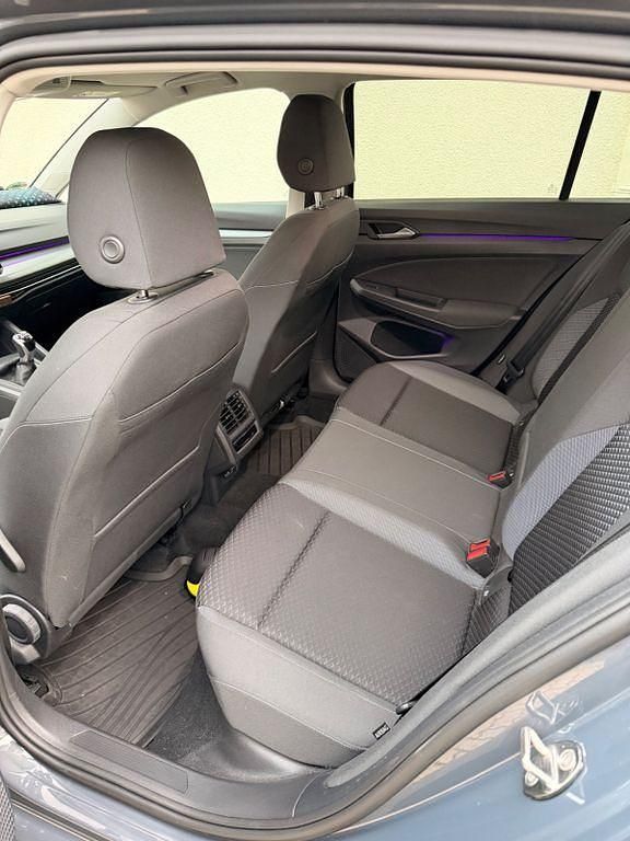 Gebraucht VW Golf VIII Life 131 PS (96 kW) 2021 Grau Limousine