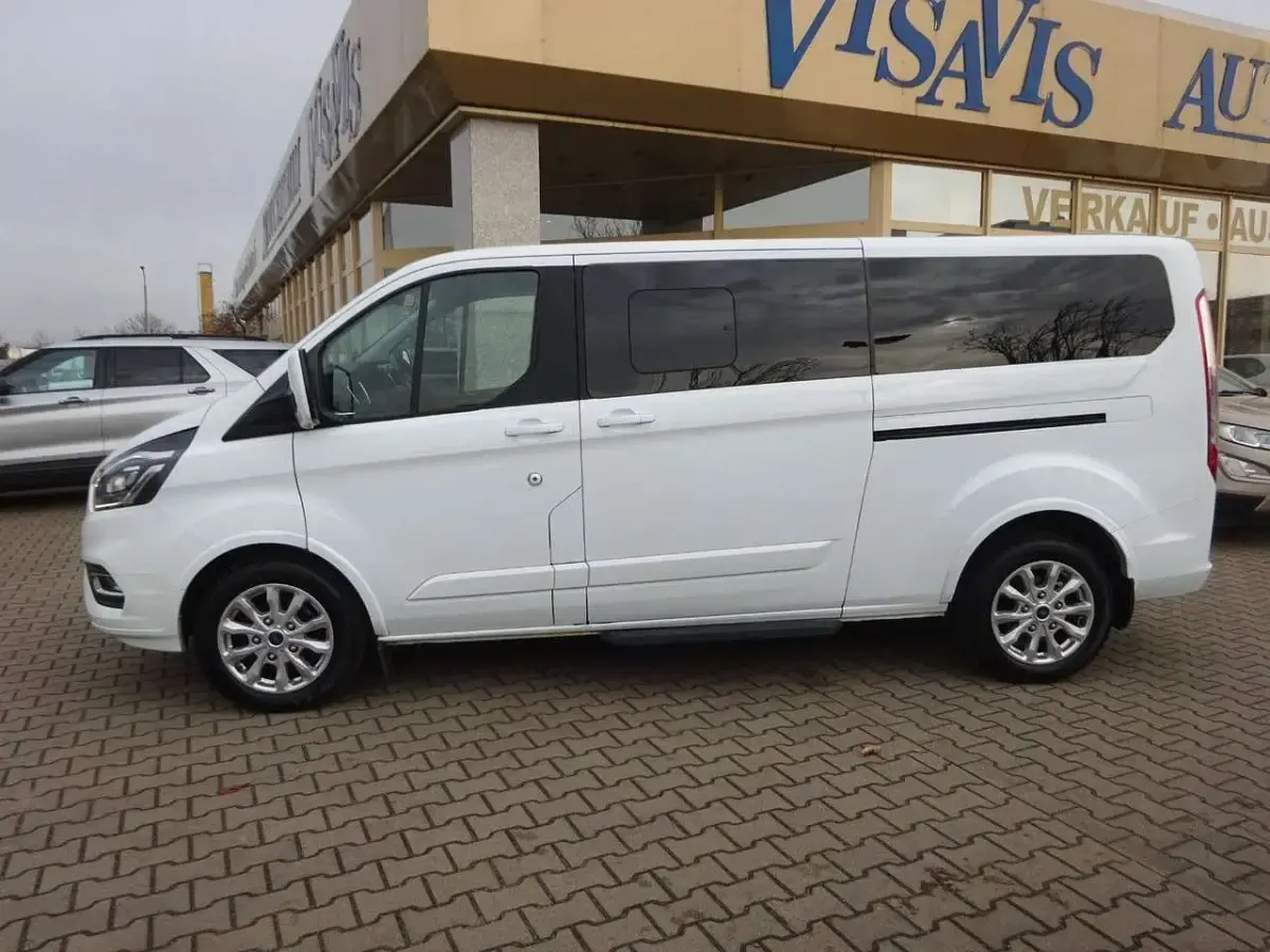 Gebraucht Ford Tourneo Titanium 185 PS (136 kW) 2021 Frozen white Van / Kleinbus