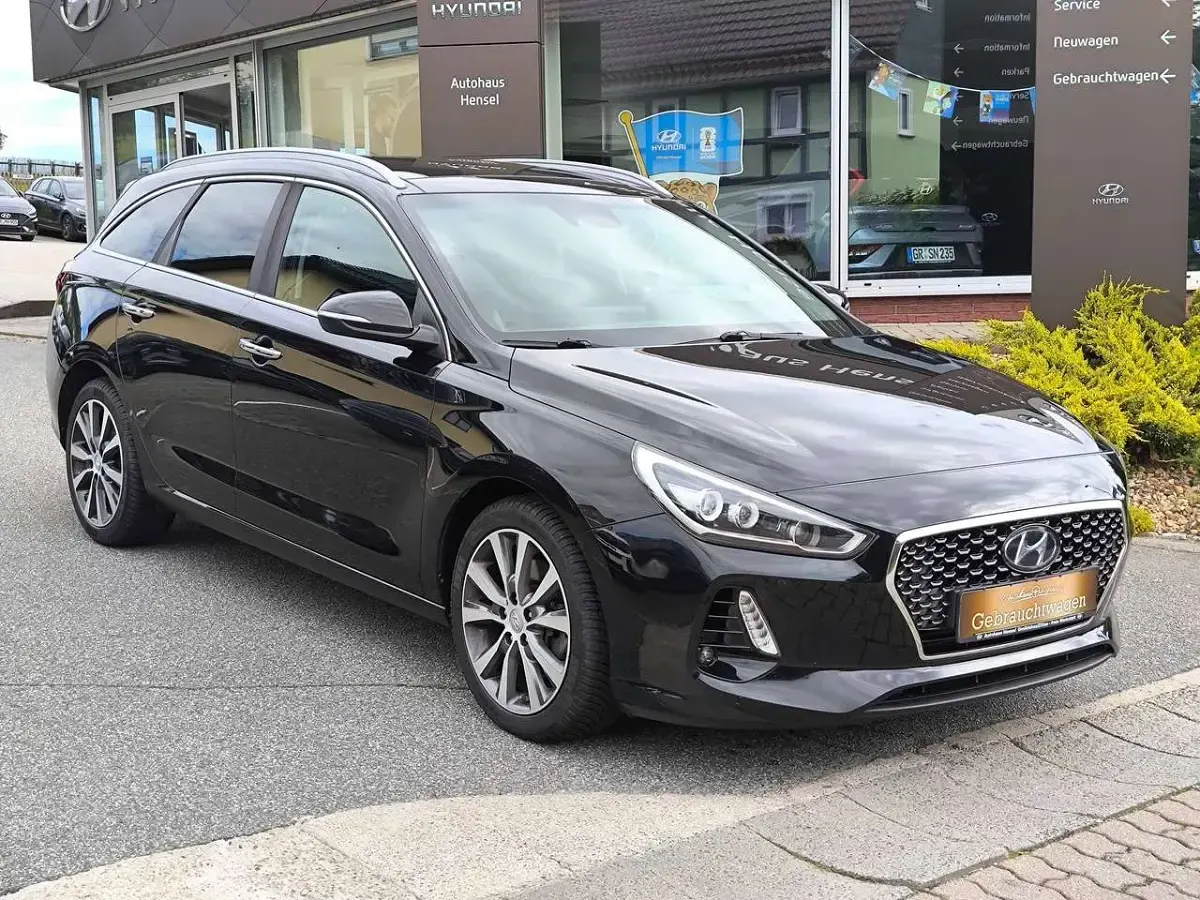 Gebraucht Hyundai i30 Premium 140 PS (102 kW) 2018 Phantom black Kombi