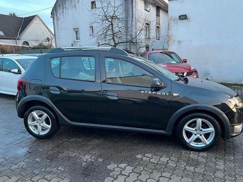 Gebraucht Dacia Sandero Prestige 90 PS (66 kW) 2015 Schwarz Limousine
