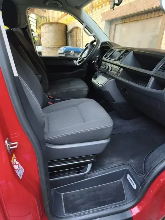 Gebraucht VW Multivan 102 PS (75 kW) 2019 Rot Van / Kleinbus