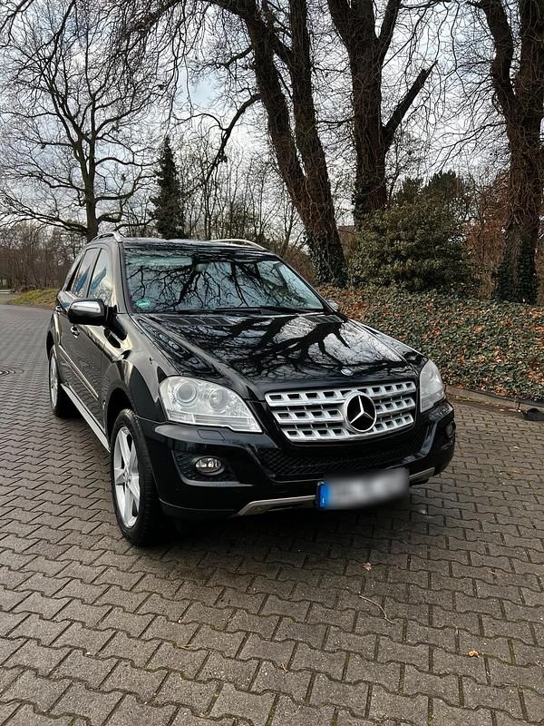 Schwarz Gebraucht 2009 Mercedes ML420 SUV | 8.500 € - Bild 1/4