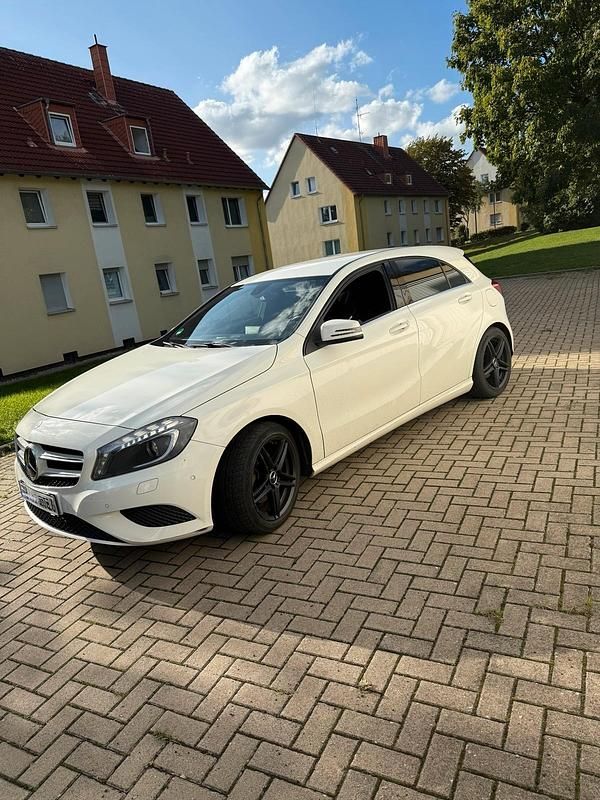 Gebraucht Mercedes A200 156 PS (114 kW) 2012 Weiß Limousine