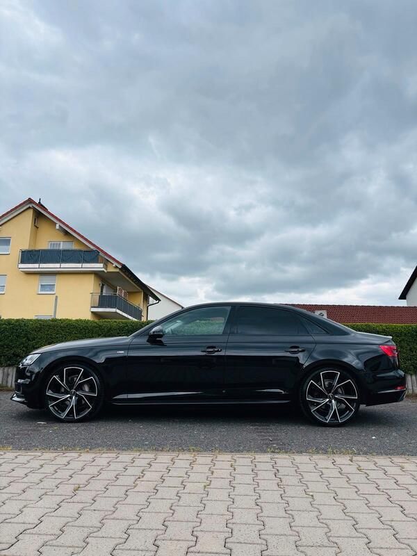 Schwarz Gebraucht 2015 Audi A4 Limousine | 24.800 € - Bild 1/4