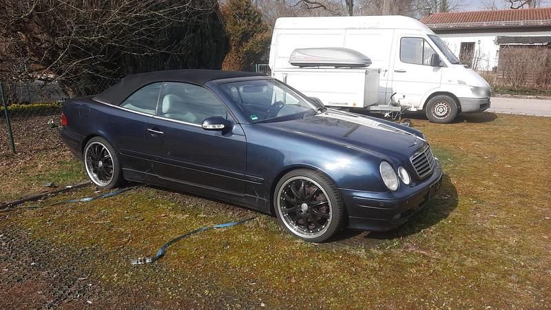Gebraucht Mercedes CLK230 197 PS (144 kW) 2003 Blau Cabrio