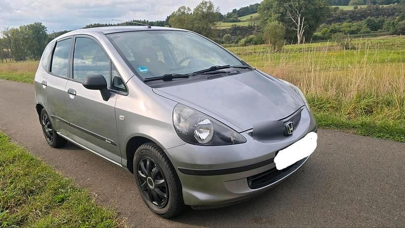 Grau Gebraucht 2007 Honda Jazz Kleinwagen | 1.950 € (Fairer Preis) - Bild 1/4