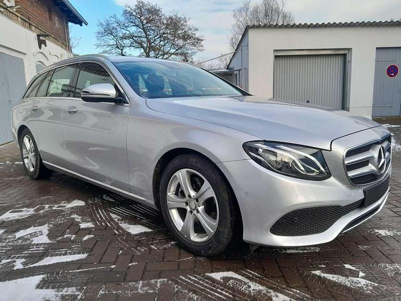 Gebraucht Mercedes E250 211 PS (155 kW) 2017 Iridiumsilber  metalliclack Kombi