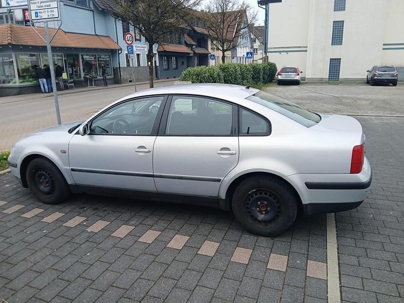 Gebraucht VW Passat 100 PS (73 kW) 1998 Silber Limousine