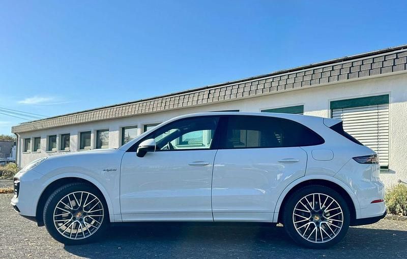 Weiß Gebraucht 2021 Porsche Cayenne SUV | 74.500 € (Guter Preis) - Bild 1/4