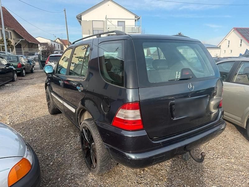 Gebraucht Mercedes ML320 218 PS (160 kW) 1998 Schwarz SUV