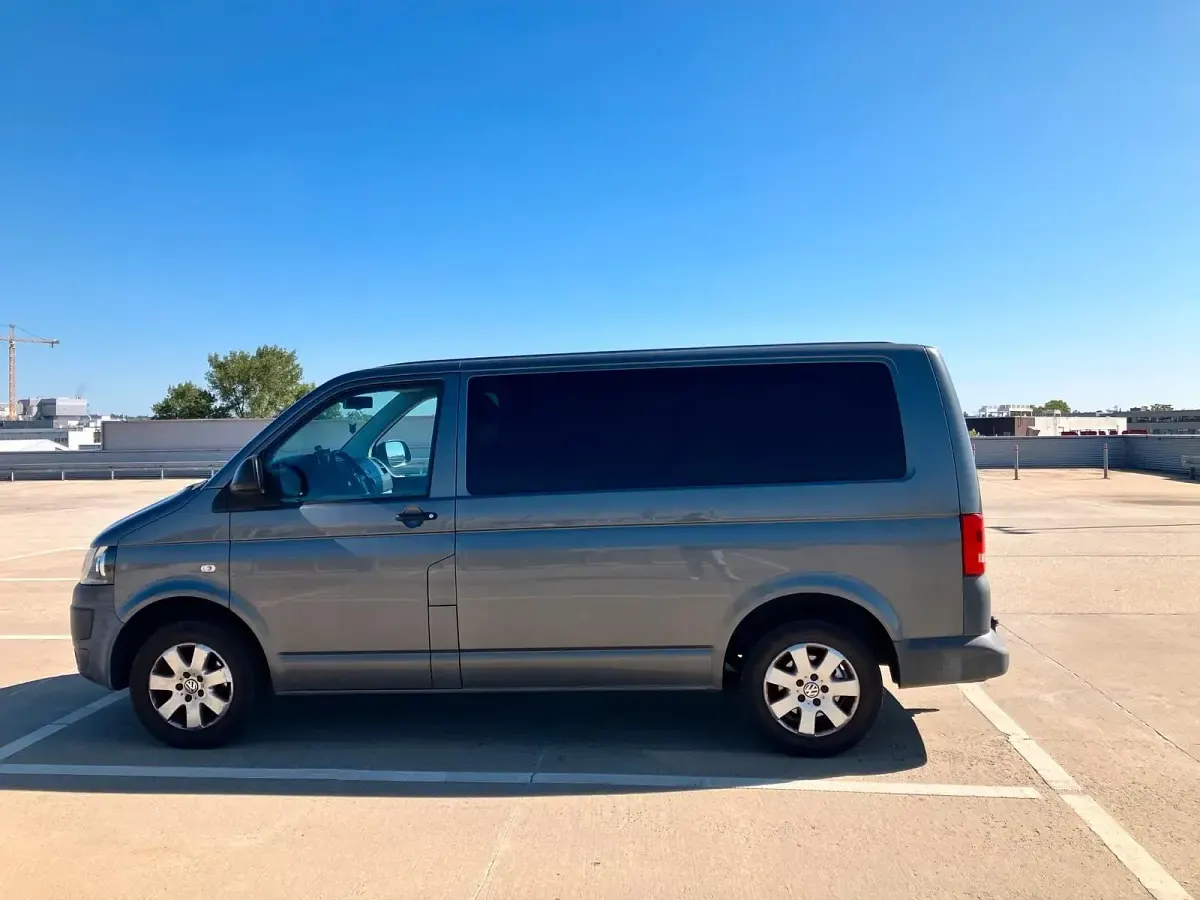 Gebraucht VW Caravelle 140 PS (102 kW) 2010 Grau Van