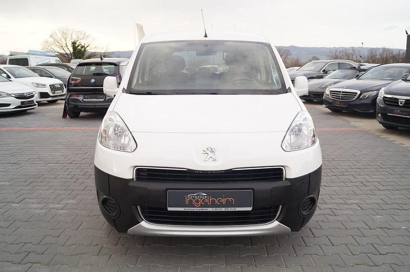 Gebraucht Peugeot TePee Active 98 PS (72 kW) 2013 Weiß Kombi