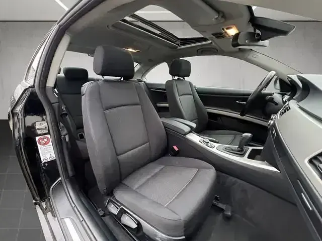 Gebraucht BMW 320 Comfort Edition 184 PS (135 kW) 2011 Schwarz Coupé