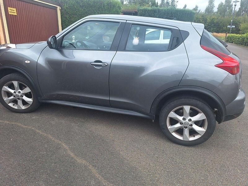 Grau Gebraucht 2011 Nissan Juke Tekna SUV | 5.900 € (Fairer Preis) - Bild 1/4