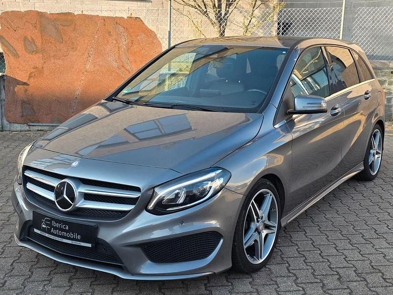 Mountaingrau met. Gebraucht 2015 Mercedes B200 AMG Van / Kleinbus | 14.990 € (Fairer Preis) - Bild 1/4