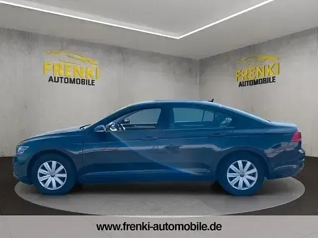 Gebraucht VW Passat Basis 120 PS (88 kW) 2019 Grau Limousine