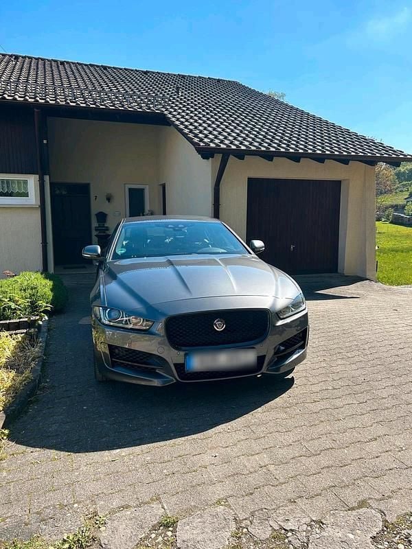 Gebraucht Jaguar XE 180 PS (132 kW) 2016 Grau Limousine