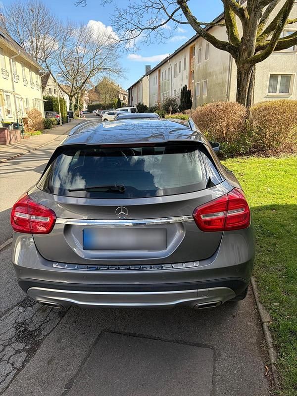 Gebraucht Mercedes GLA220 170 PS (125 kW) 2014 Grau SUV